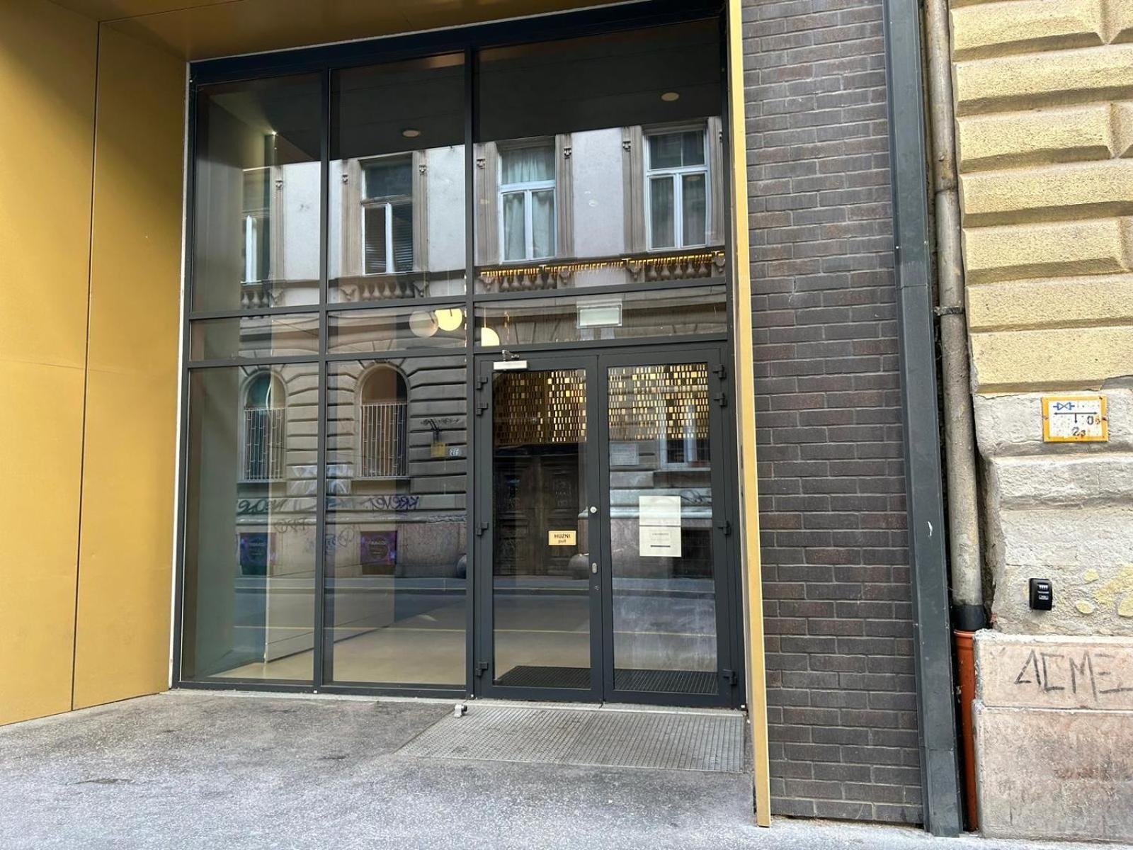 Comfort Court Apartment - Free Parking, Ac, Budapest